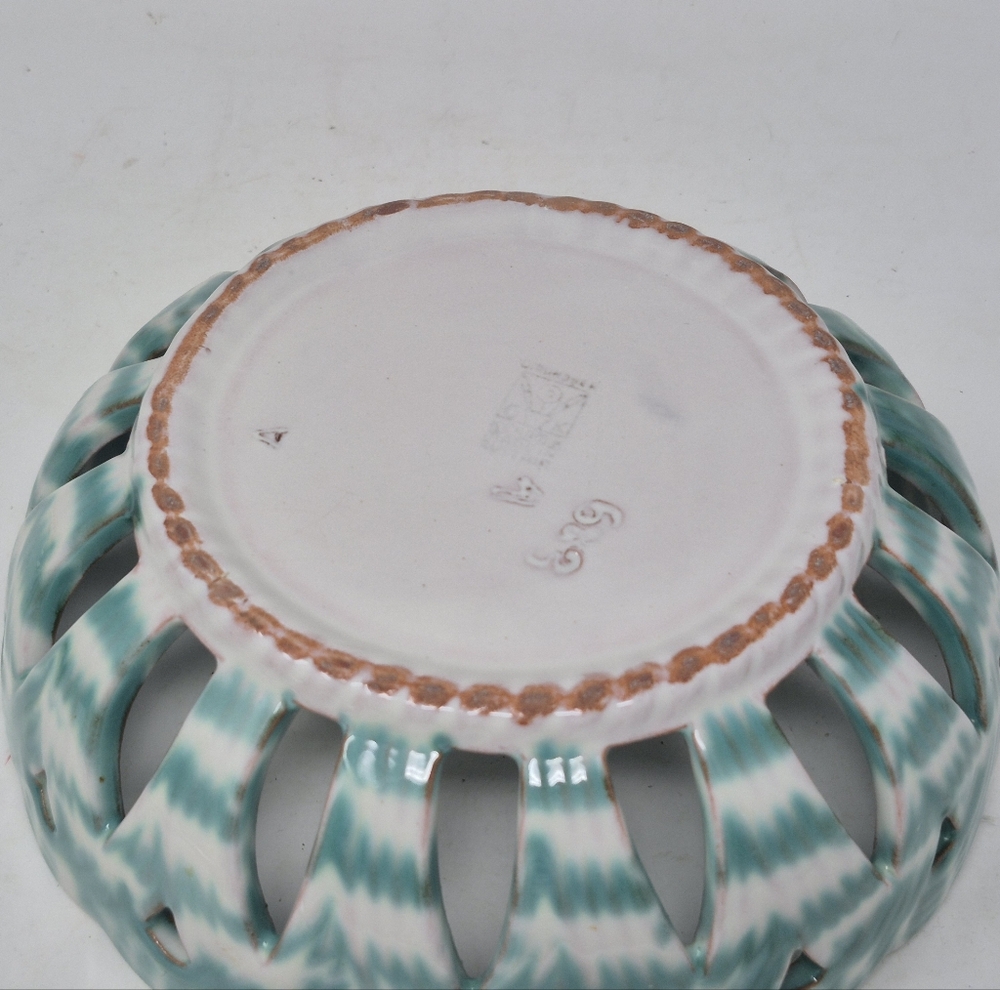Gmundner Keramik Dizzy Green Pottery Fruit Bowl/Basket - Picture 3 of 6